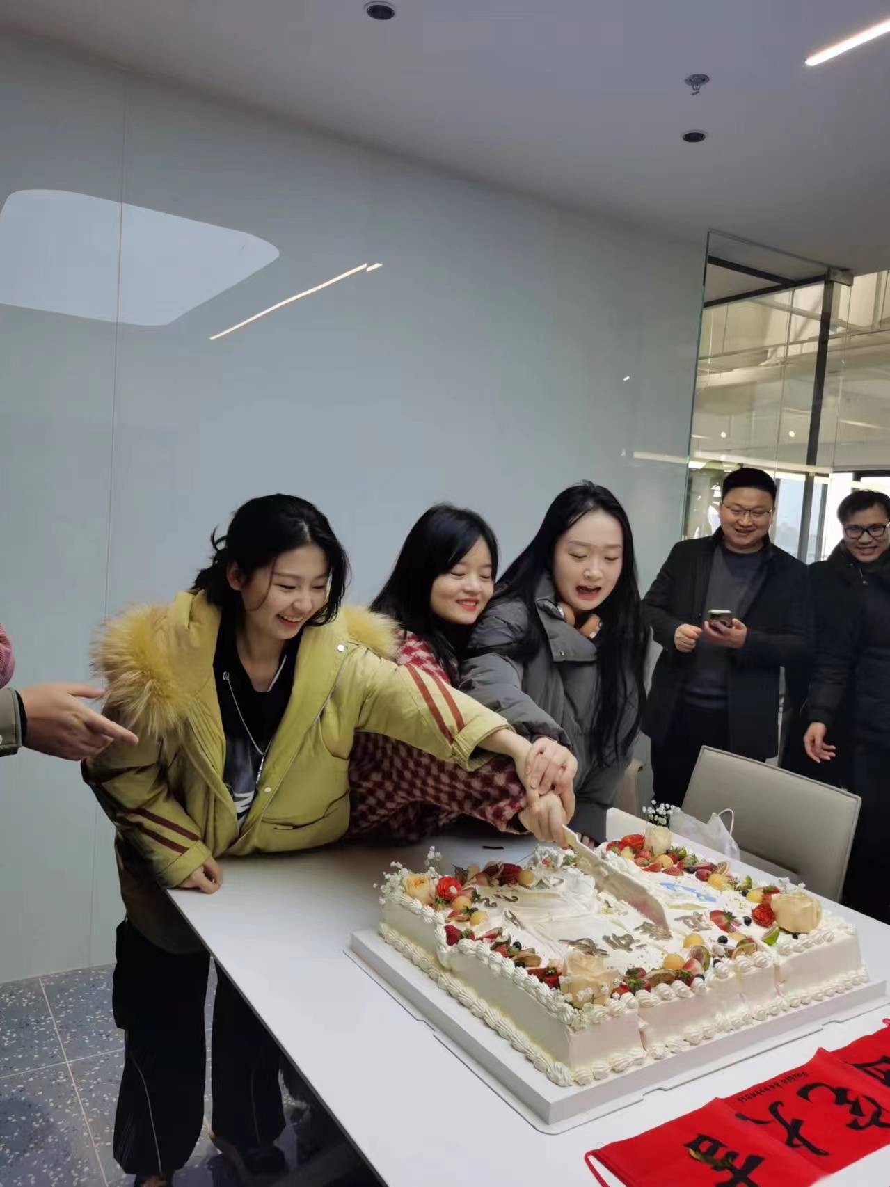 上海邁維動(dòng)漫科技有限公司喜迎新年喬遷之喜：立足新起點(diǎn)，開啟新征程！(圖13)